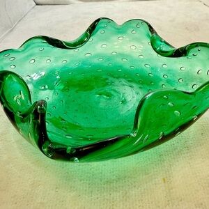 Beautiful Vintage Hand Blown Emerald Green Glass Ash Tray
Thick Heavy Glass